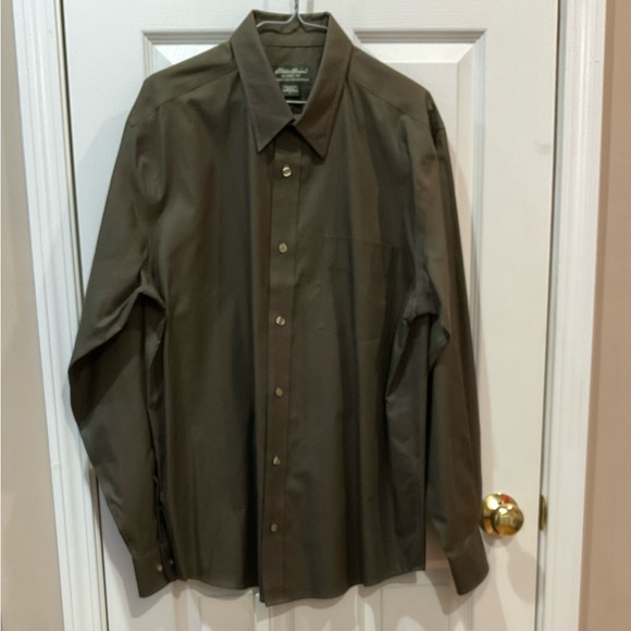 Eddie Bauer dark green button down shirt L NWOT - Picture 2 of 10